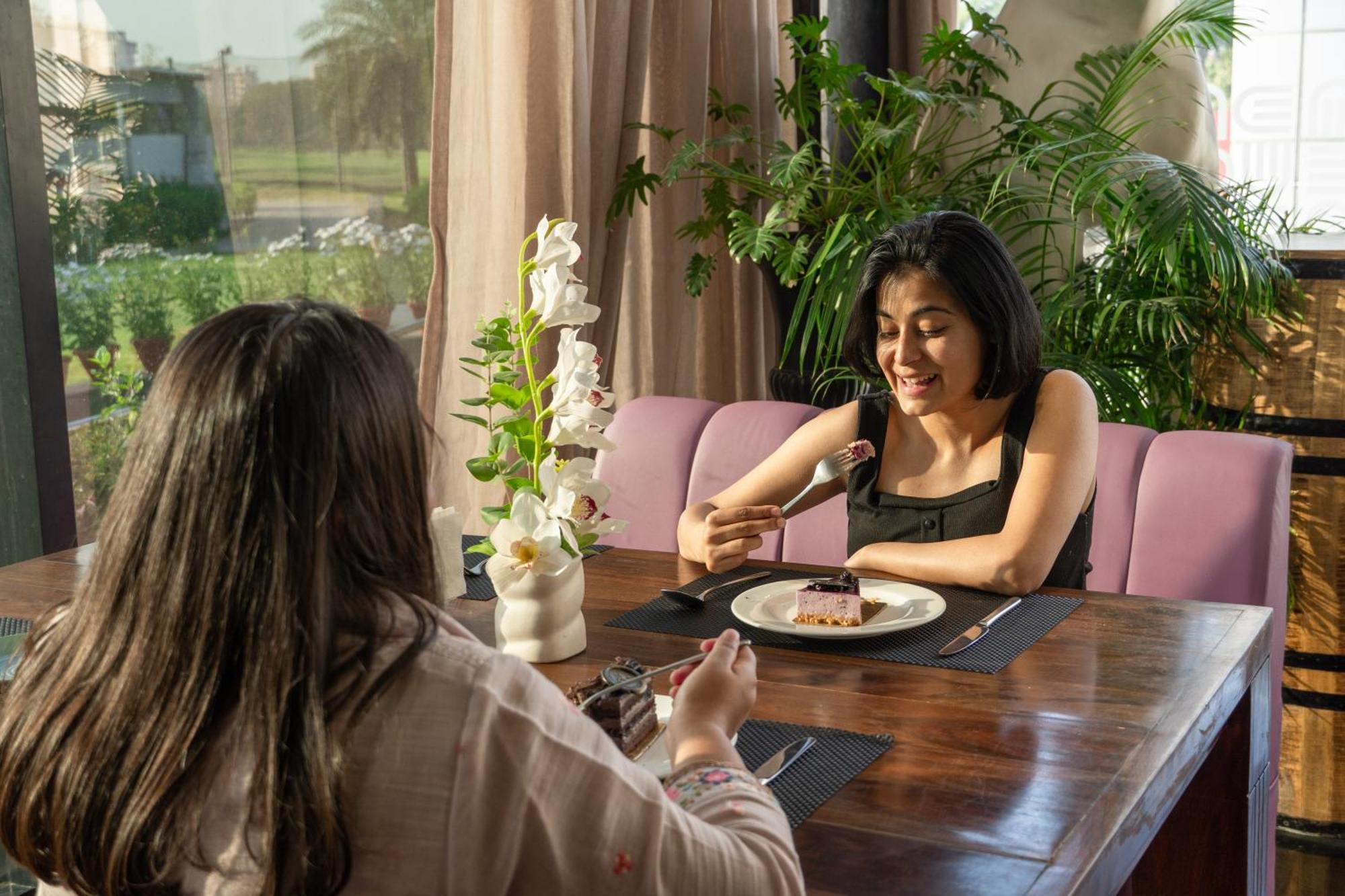 Karma Lakelands, Gurugram คูร์เคาน์ ภายนอก รูปภาพ